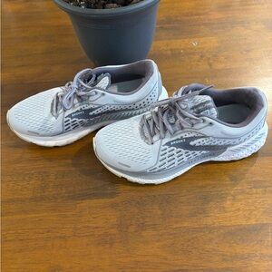 Brooks Adrenaline 21 Women's Gray Running Sneakers